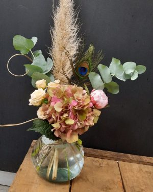 bouquet linéaire dans un vase